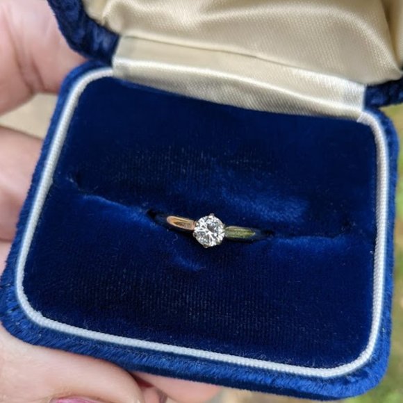 14k Gold Diamond Engagement Ring - Picture 1 of 9